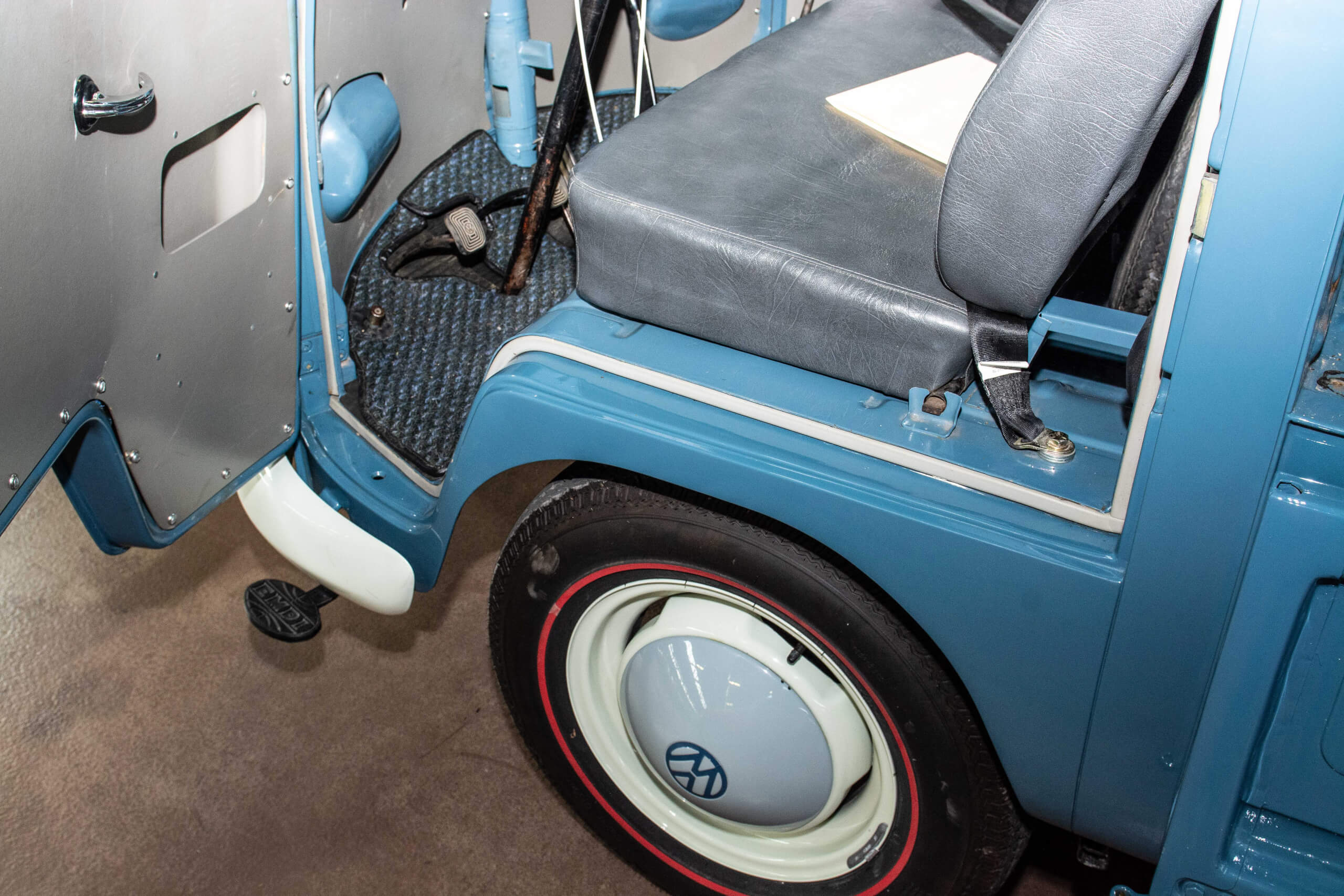 This 1959 VW transport truck features a unique bed.